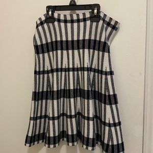Black & and white mini flair skirt